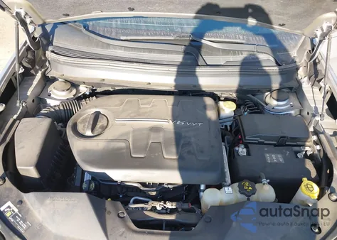 2019 Jeep Cherokee Latitude Plus 4X4 from USA, damaged, VIN 1C4PJMLX1KD126391